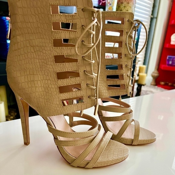 Bebe Vegan Leather Lace up Ankle Cuff Stilettos Sz 9 - Picture 7 of 9